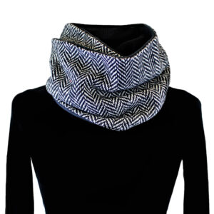 Cuello Doble Blanco y Negro Flecha